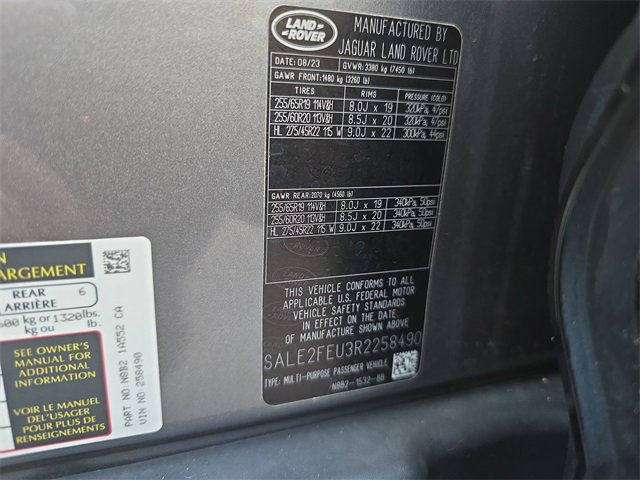 Used 2024 Land Rover Defender 130 X-Dynamic SE image 34