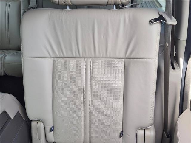 Used 2016 Lincoln Navigator Select RWD image 8