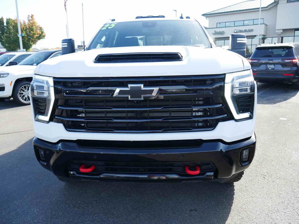 Used 2025 Chevrolet Silverado 3500 LT image 3