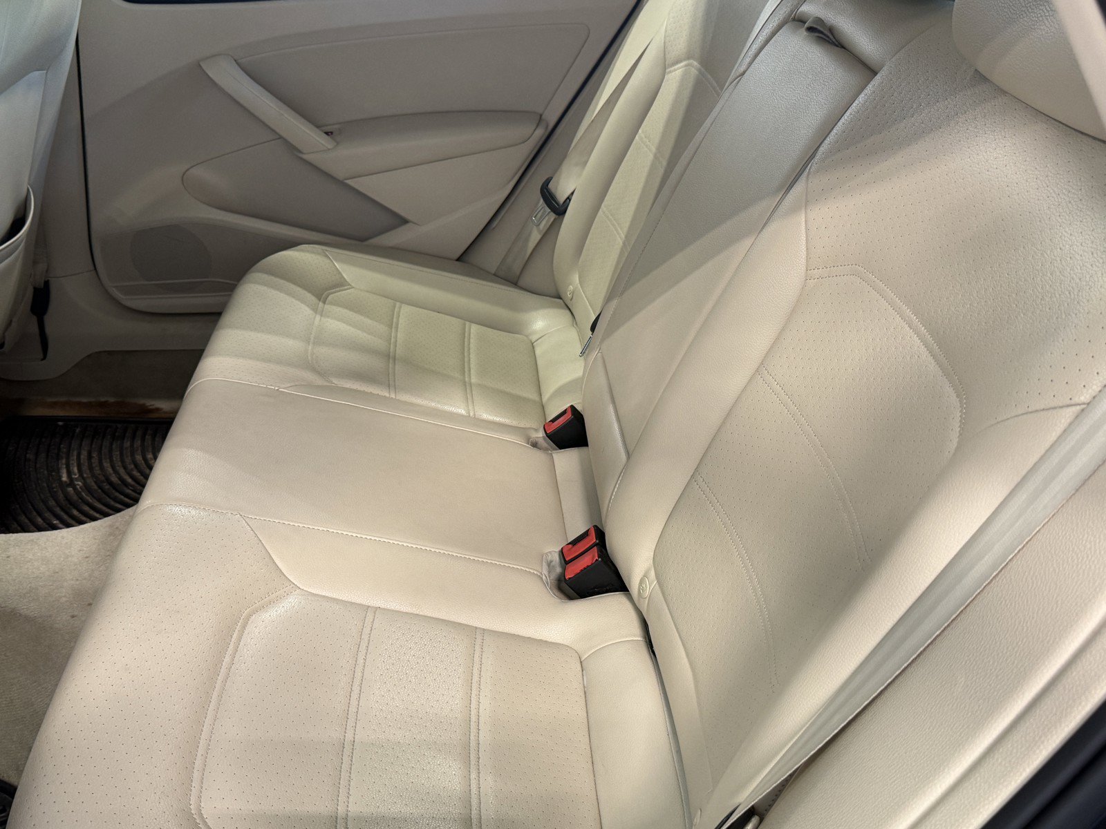 Used 2014 Volkswagen Passat TDI SE FWD image 24