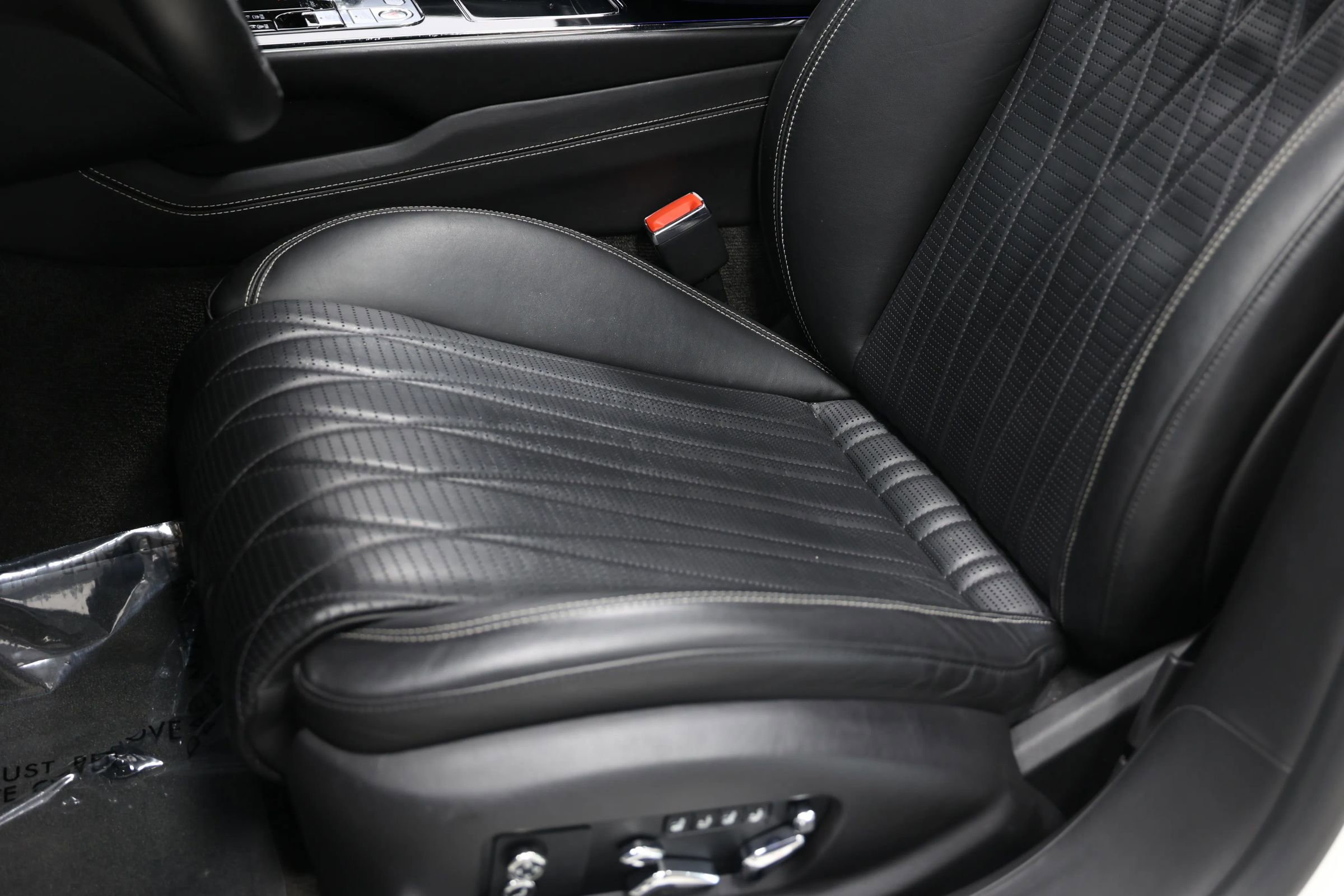 Used 2020 Bentley Flying Spur W12 image 23