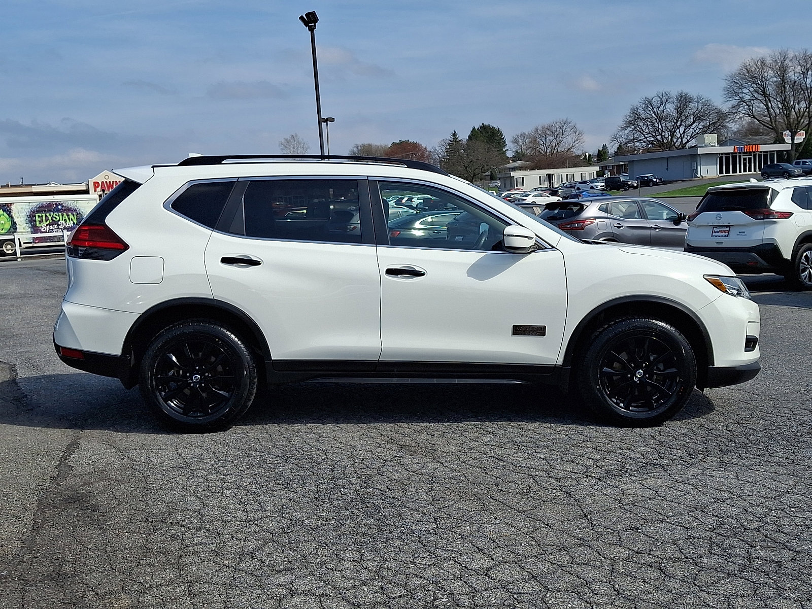 Used 2017 Nissan Rogue SV image 7