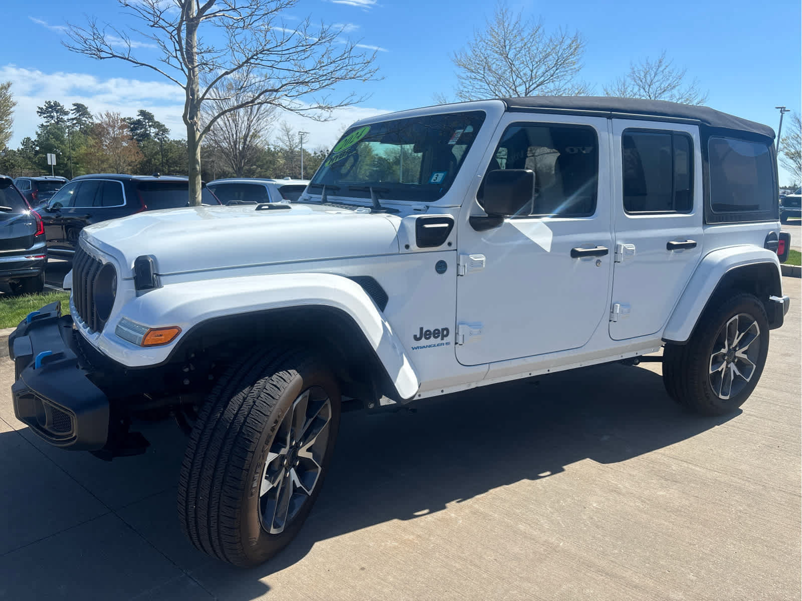 Used 2024 Jeep Wrangler Unlimited AWD/4WD image 3