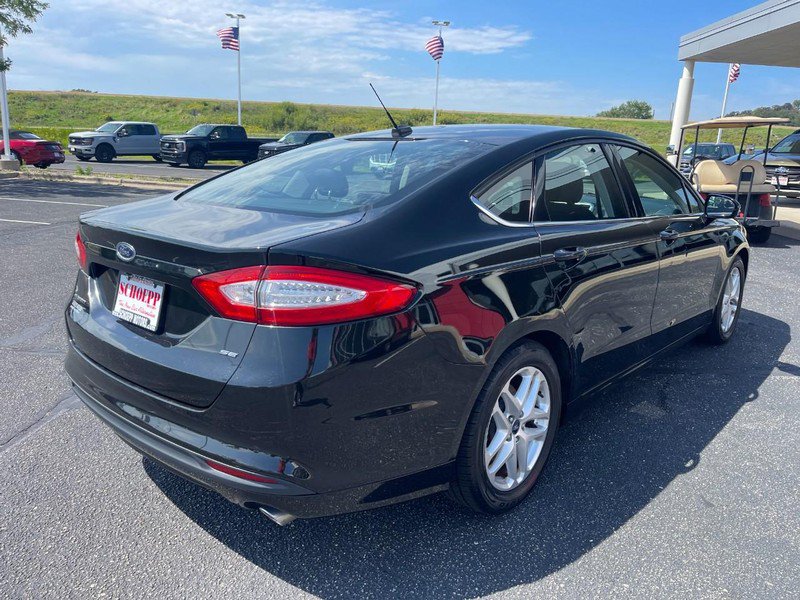 Used 2015 Ford Fusion SE FWD image 3