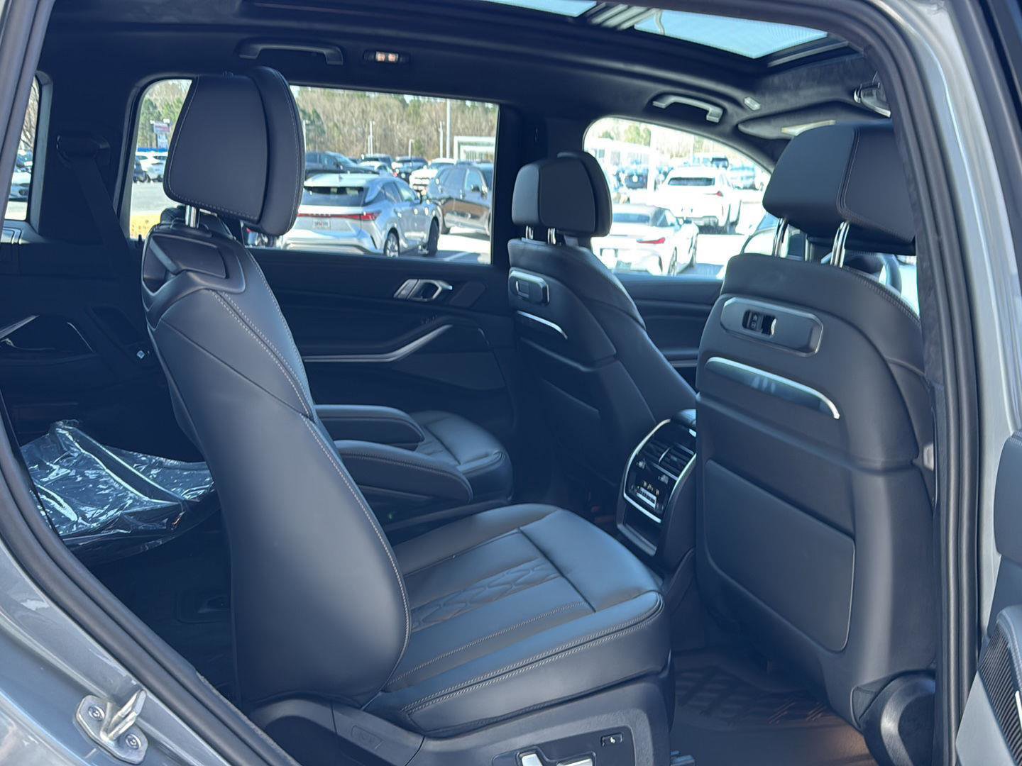 New 2026 BMW X7 M60i image 12