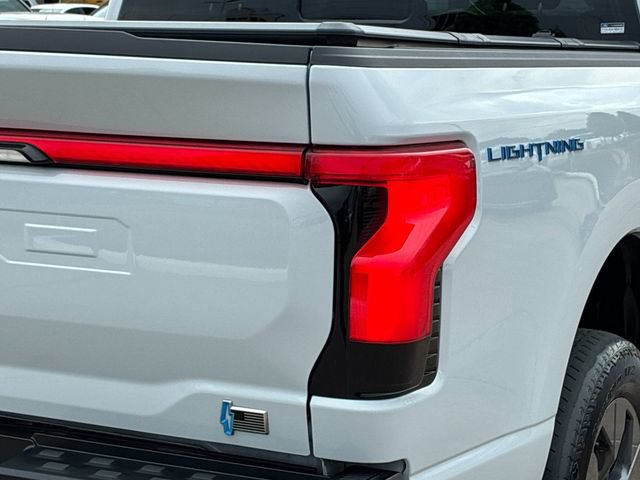 Used 2025 Ford F150 Lightning Lariat AWD/4WD image 29