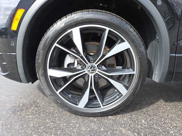 Certified 2024 Volkswagen Tiguan SEL R-Line image 29