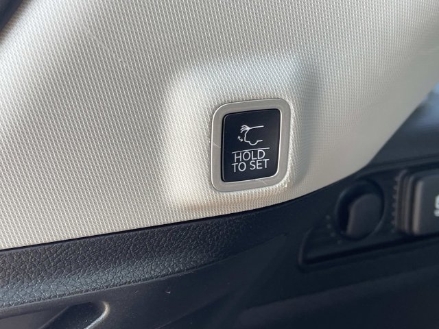 Used 2023 Jeep Grand Cherokee Limited AWD/4WD image 13