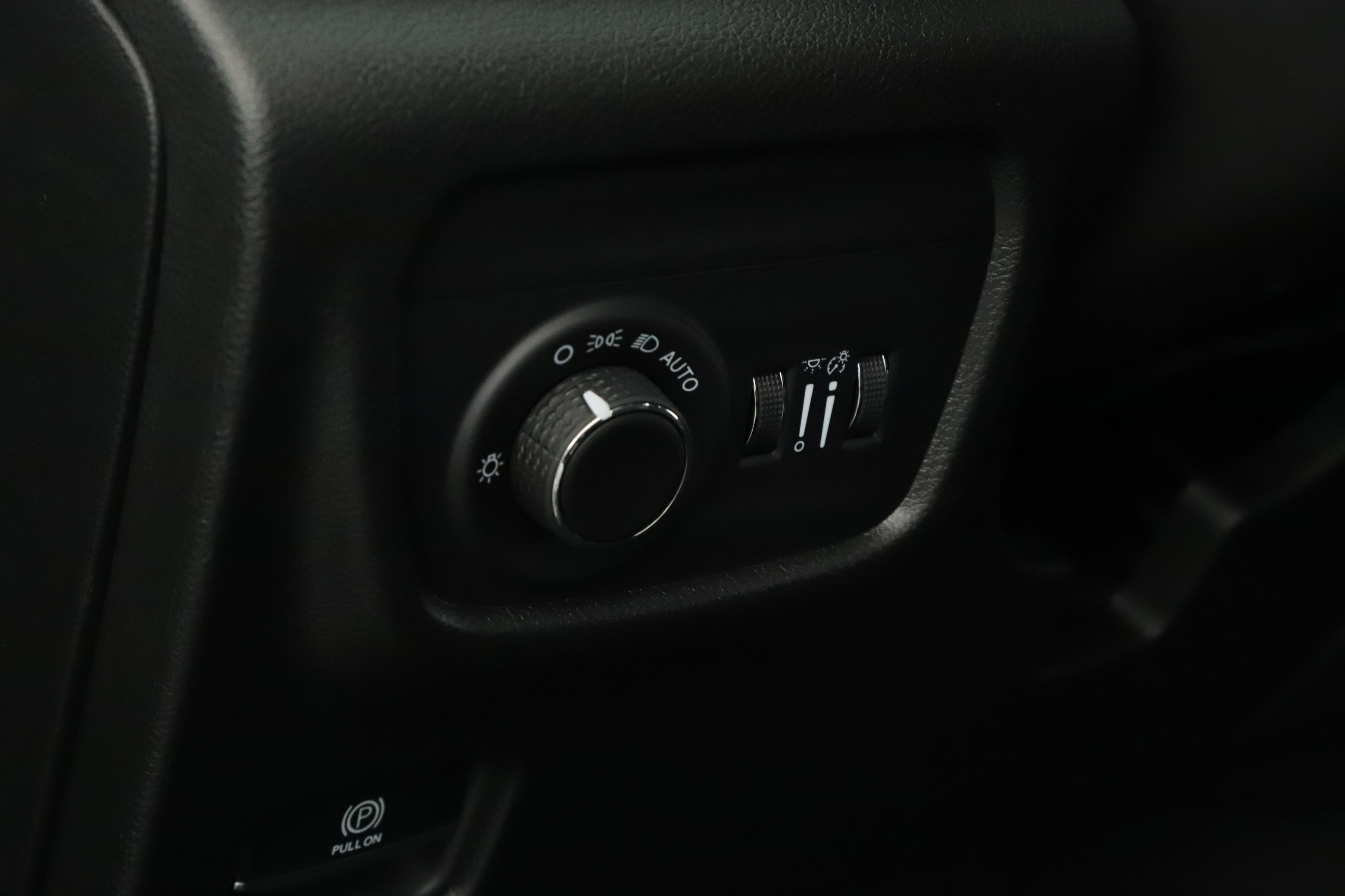 New 2025 Jeep Grand Cherokee Altitude image 8