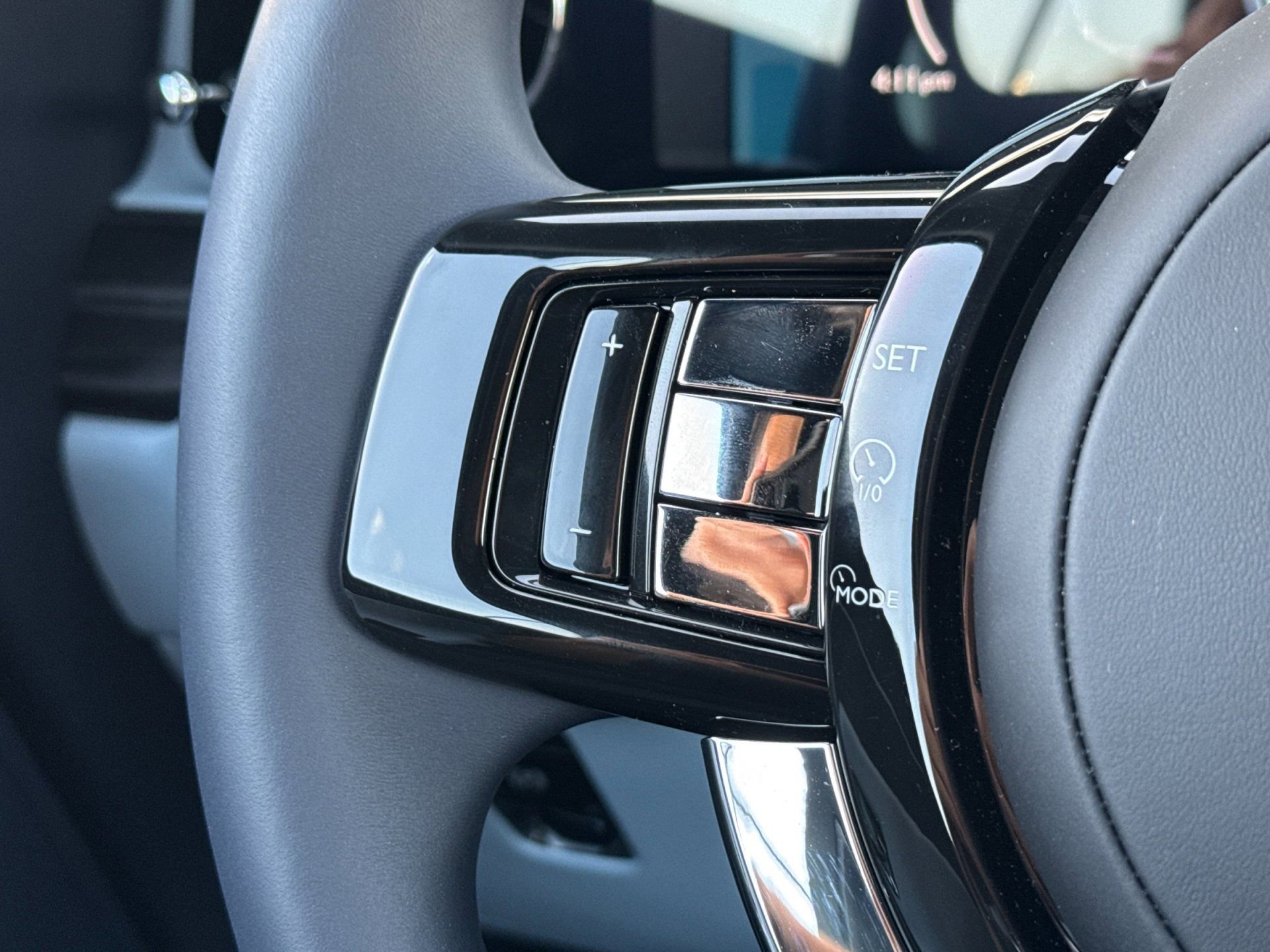 Certified 2025 Rolls-Royce Spectre w/ Leather Finishing Pack image 25