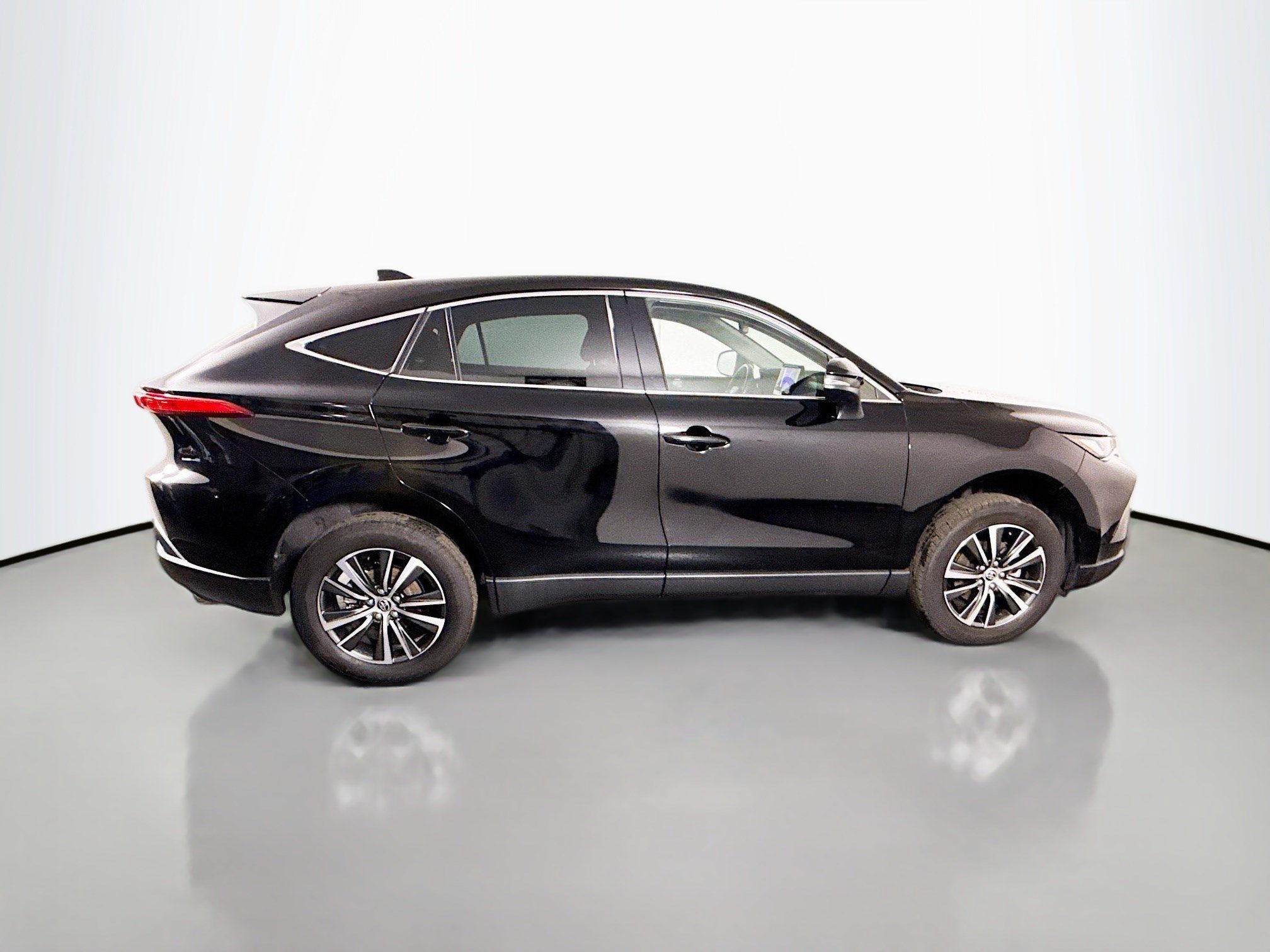 Used 2024 Toyota Venza LE AWD/4WD image 11