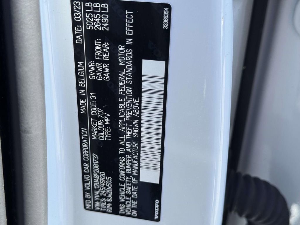 Used 2023 Volvo XC40 B5 Ultimate w/ Climate Package image 16