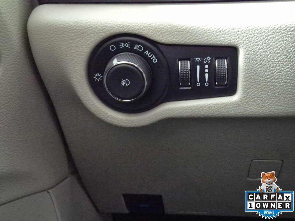 Used 2024 Chrysler Pacifica Touring-L image 16