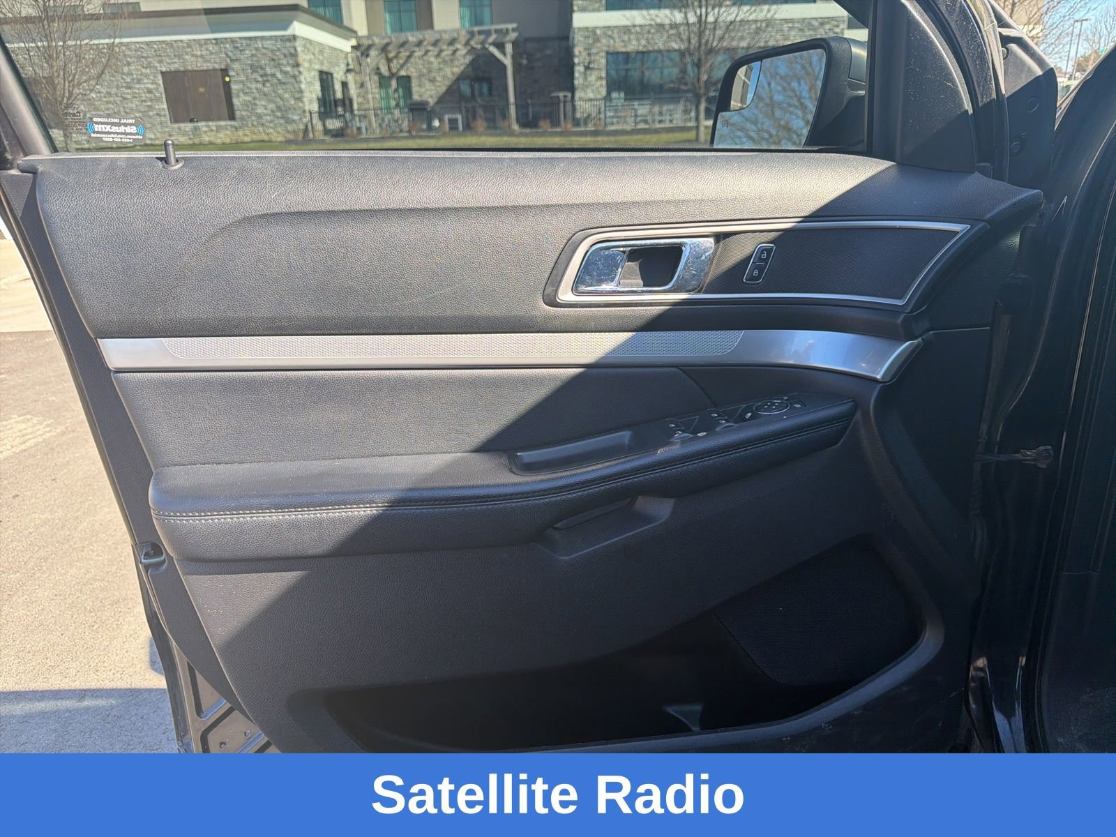 Used 2017 Ford Explorer XLT image 11