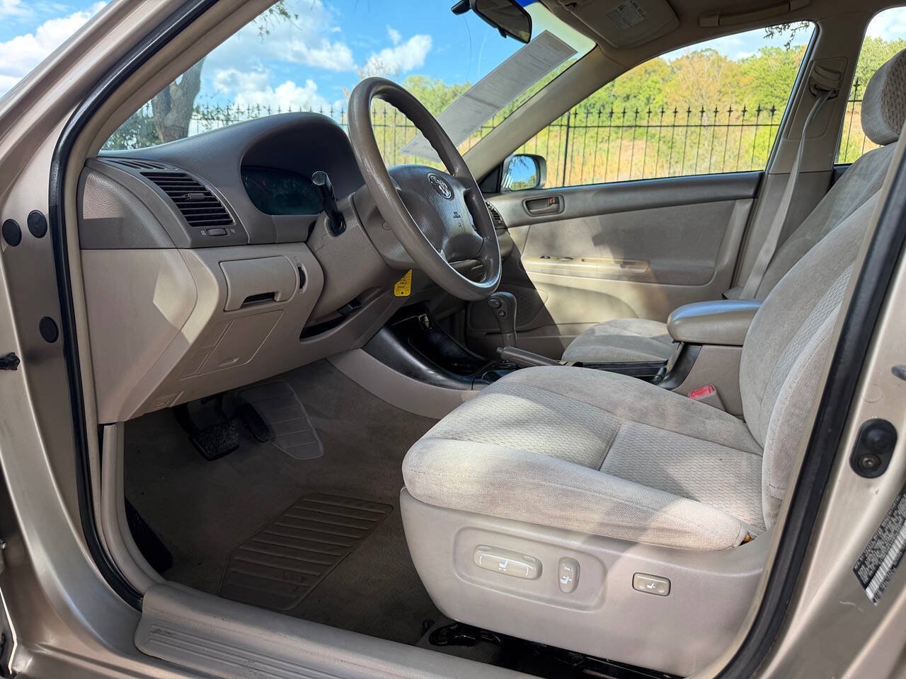 Used 2004 Toyota Camry LE FWD image 10