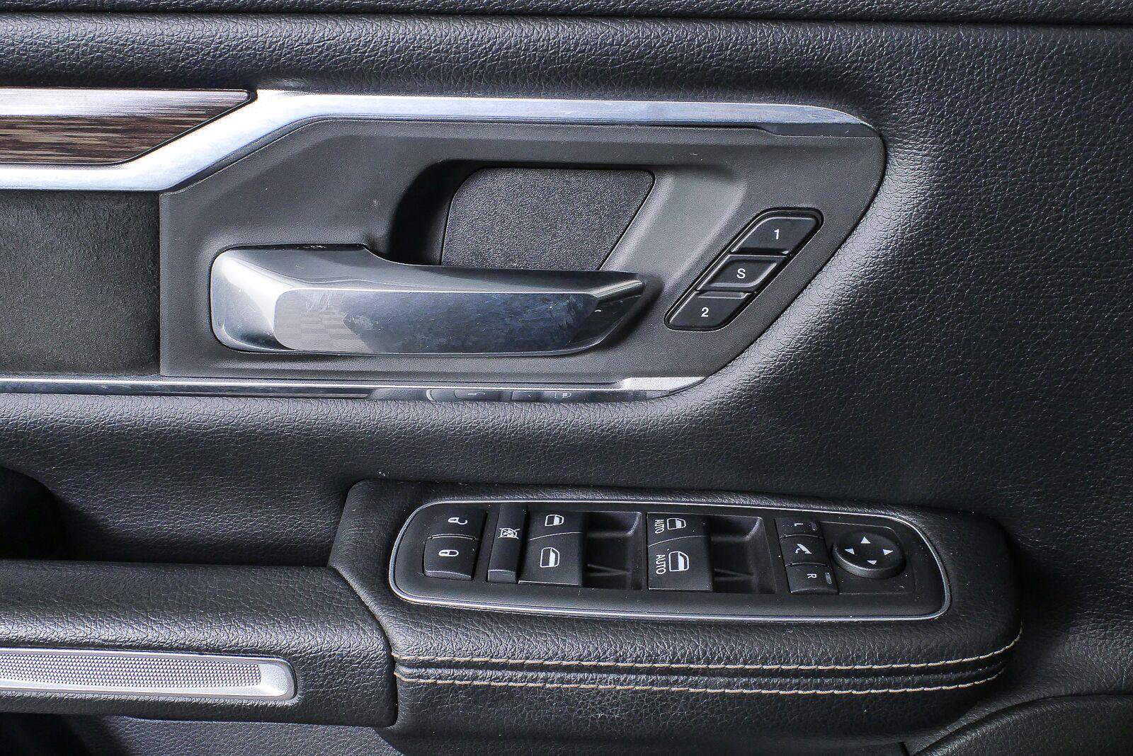 Used 2019 RAM 1500 Laramie RWD image 8