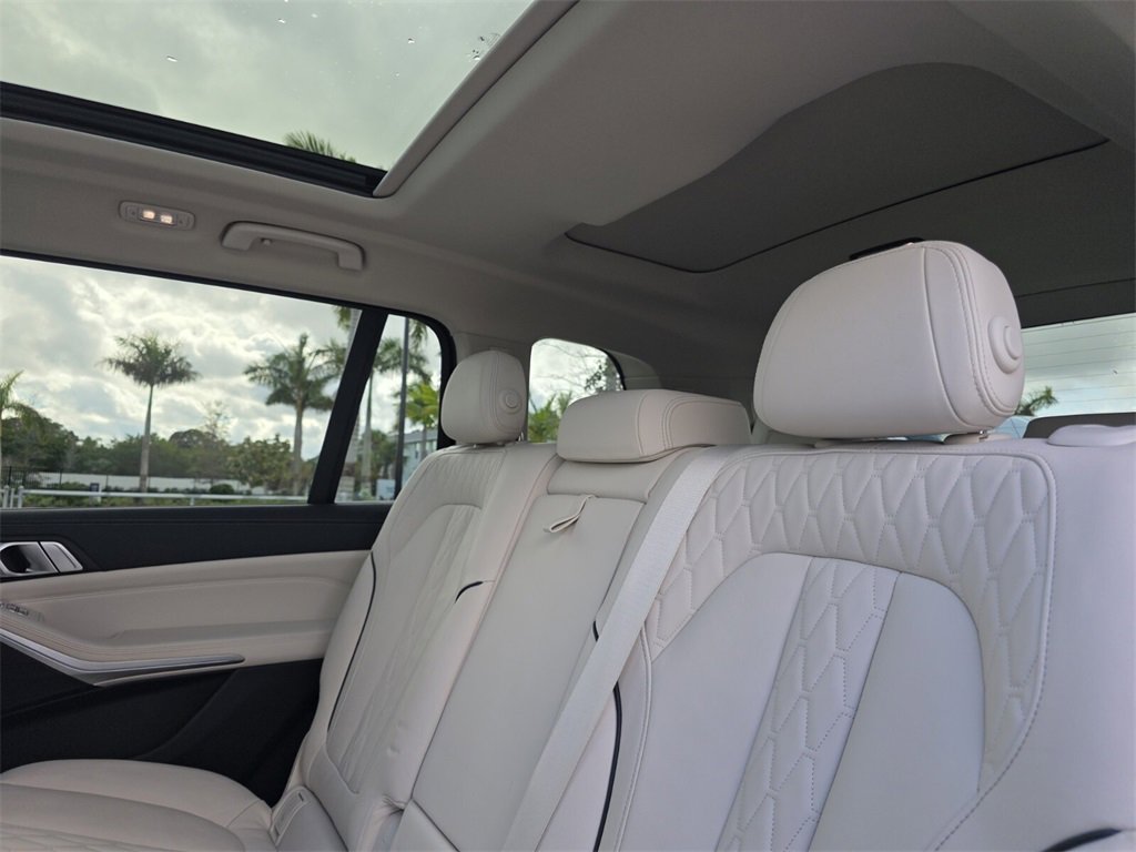 Used 2022 BMW X7 xDrive40i w/ Premium Package image 19