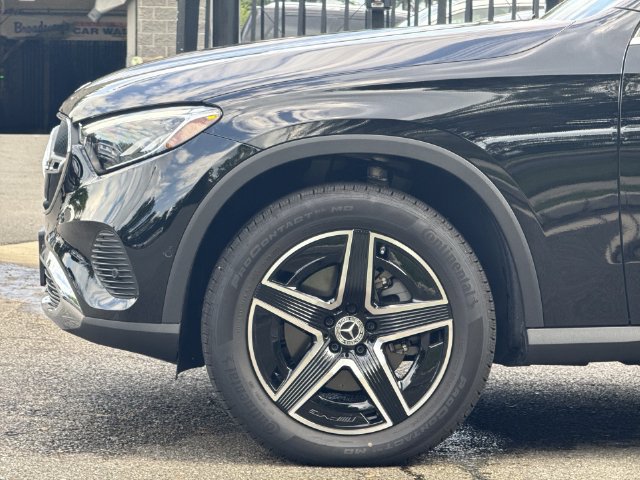 Used 2026 Mercedes-Benz GLC 300 4MATIC image 11