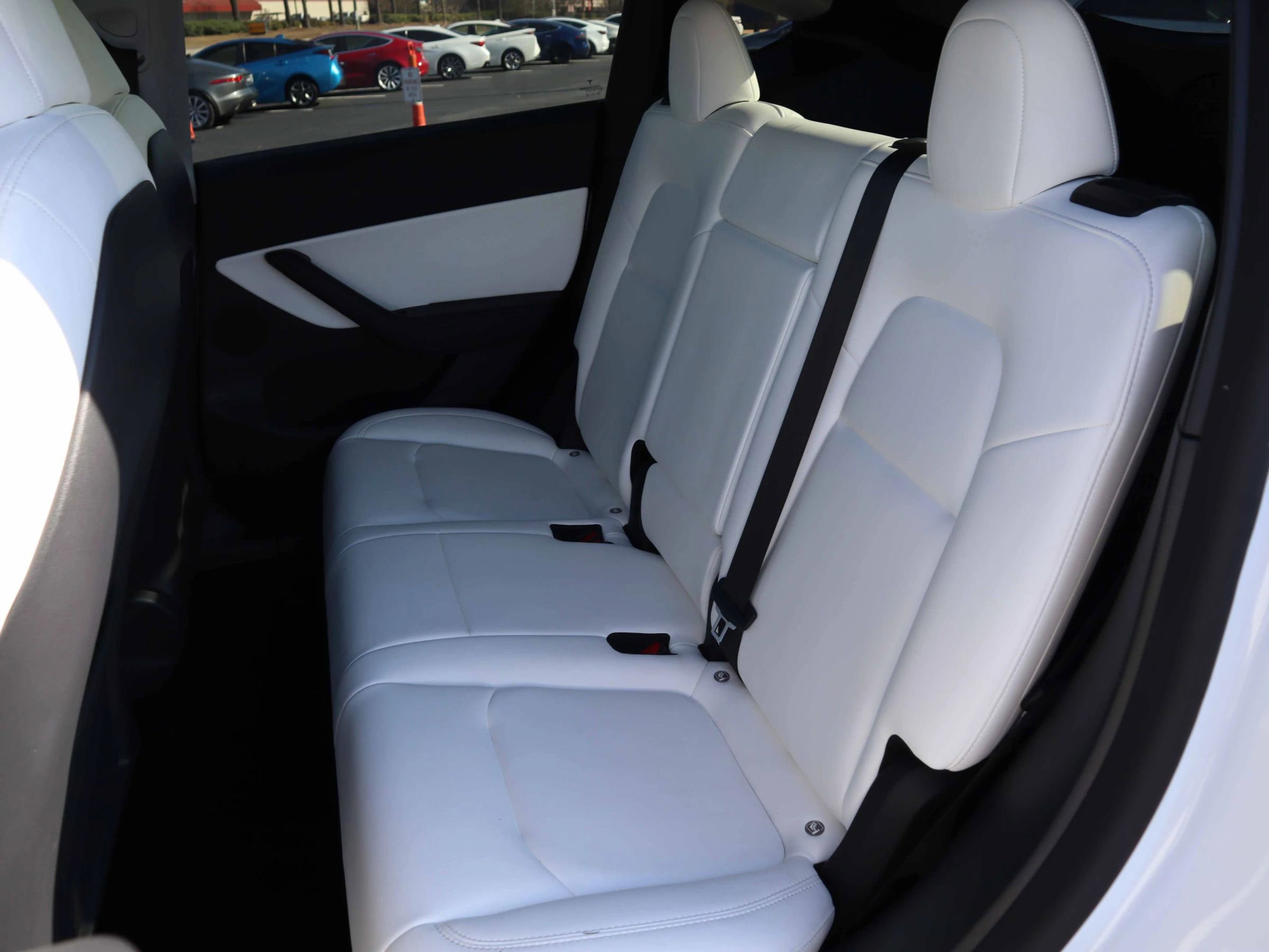 Used 2022 Tesla Model Y Long Range image 3