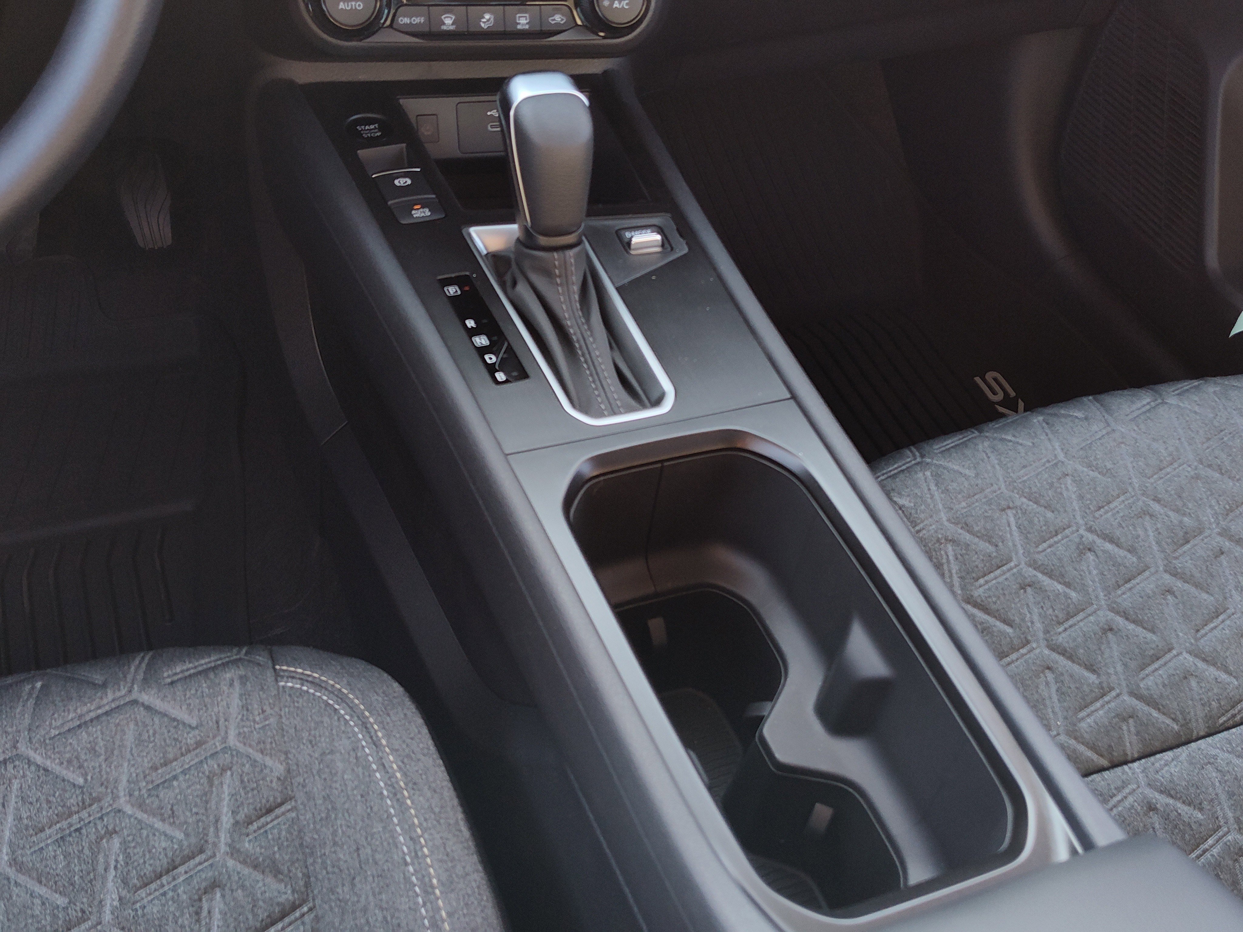 New 2026 Nissan Kicks SV w/ SV Premium Package image 9