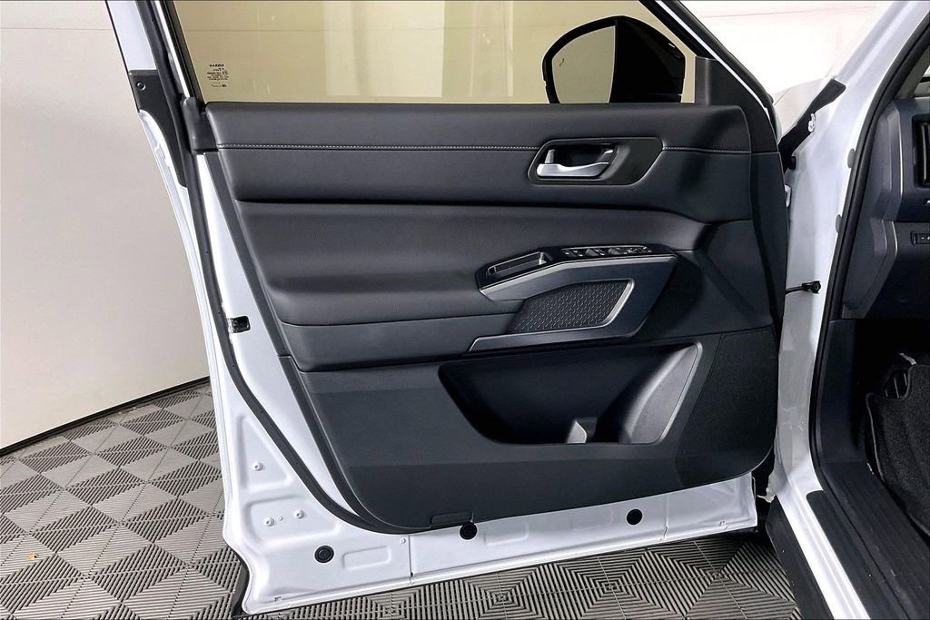 New 2026 Nissan Pathfinder SL image 43