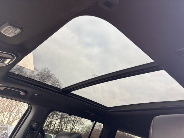 Used 2024 Jeep Wagoneer L Series III w/ Premium Group I image 5