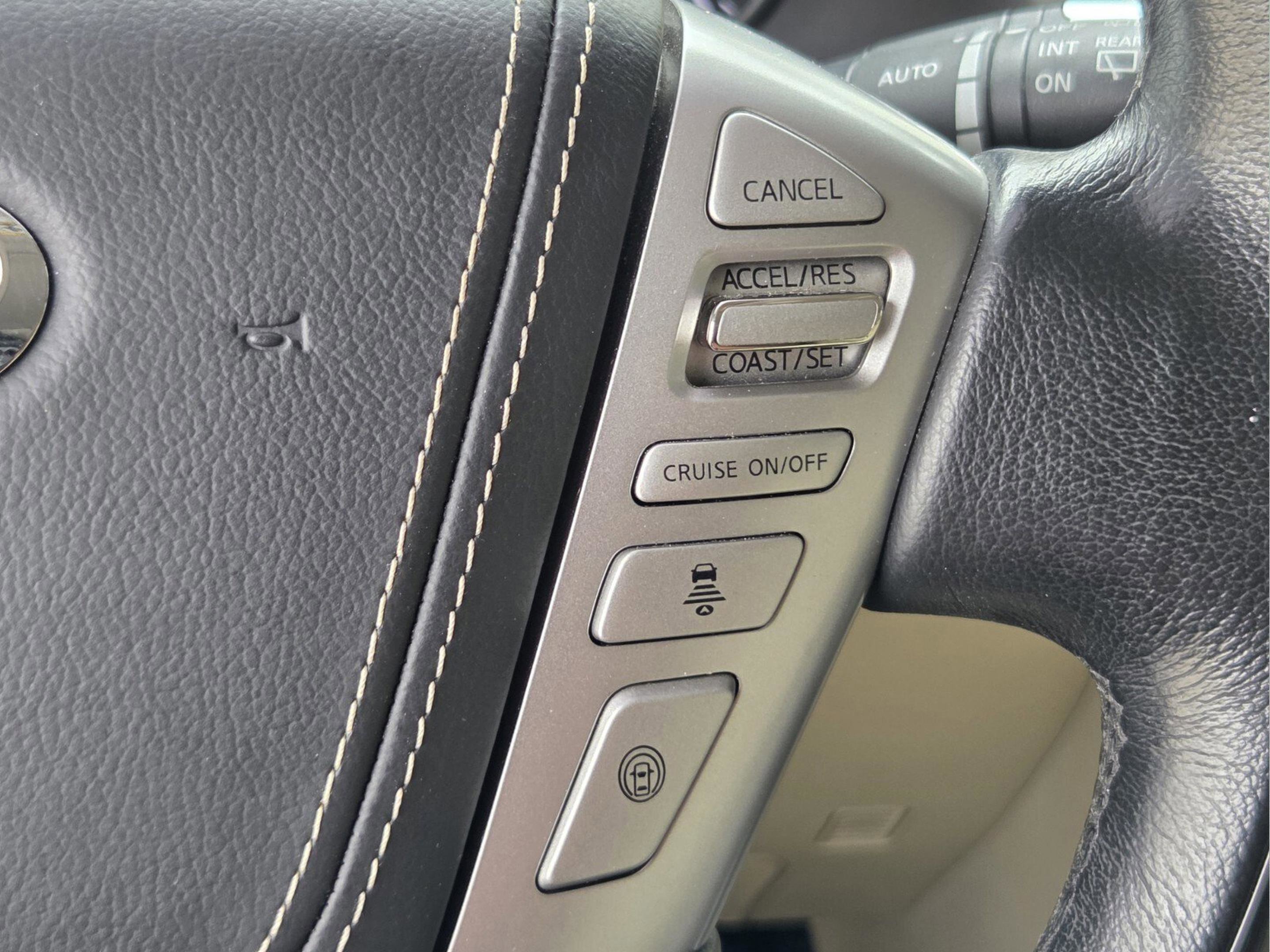 Used 2018 INFINITI QX80 4WD w/ Deluxe Technology Package image 17