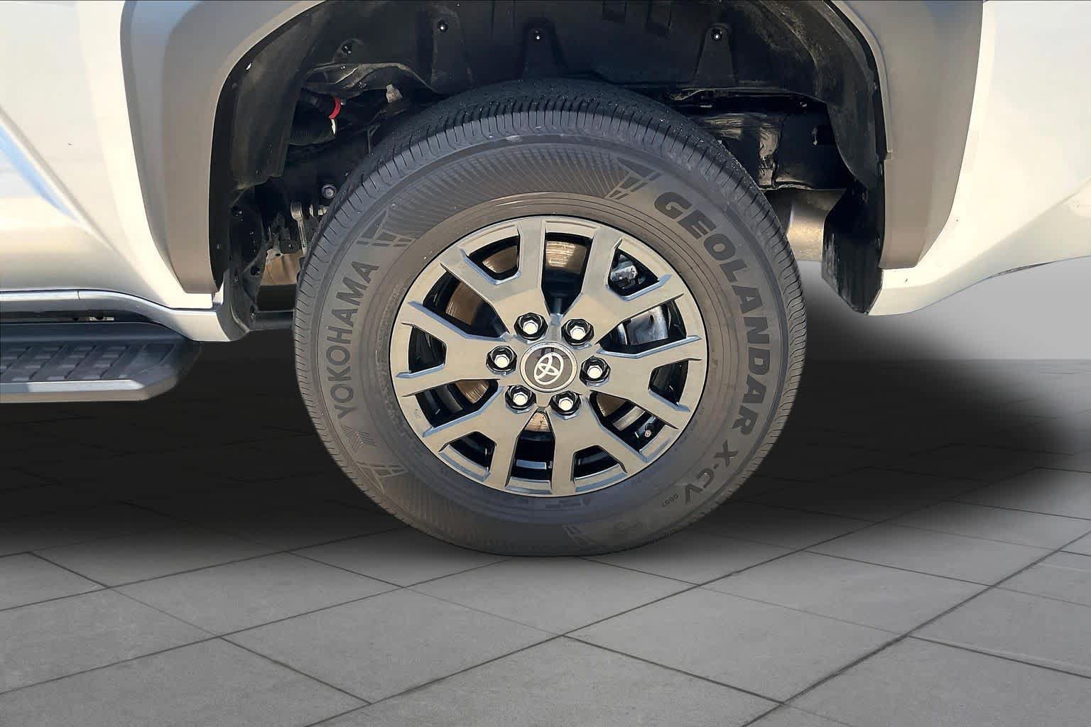 Used 2025 Toyota 4Runner SR5 AWD/4WD image 11