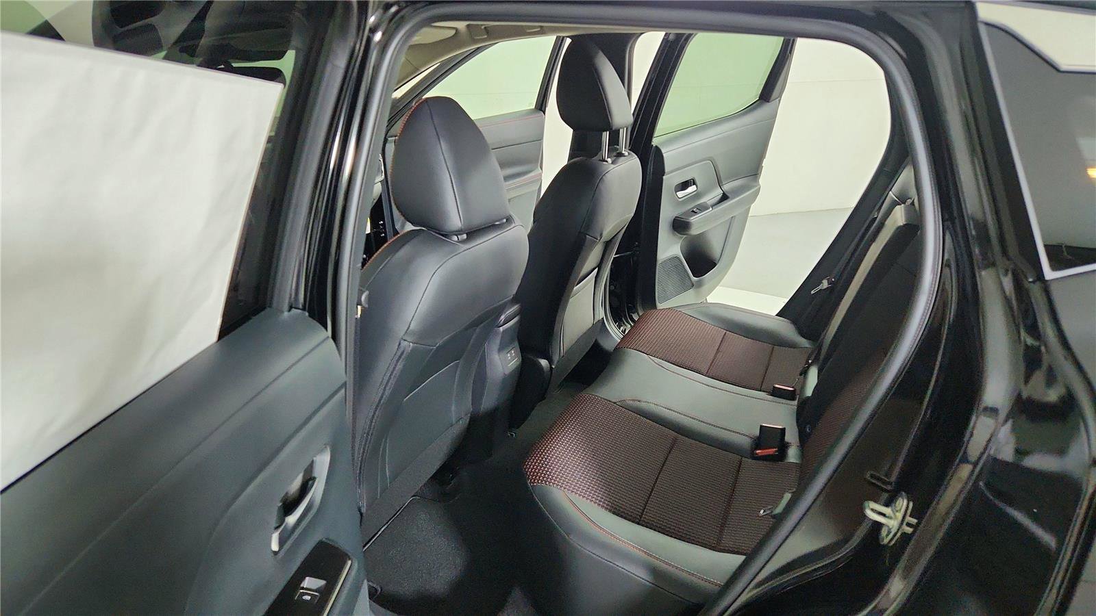 New 2026 Nissan Kicks SR w/ Cold Weather Package image 22