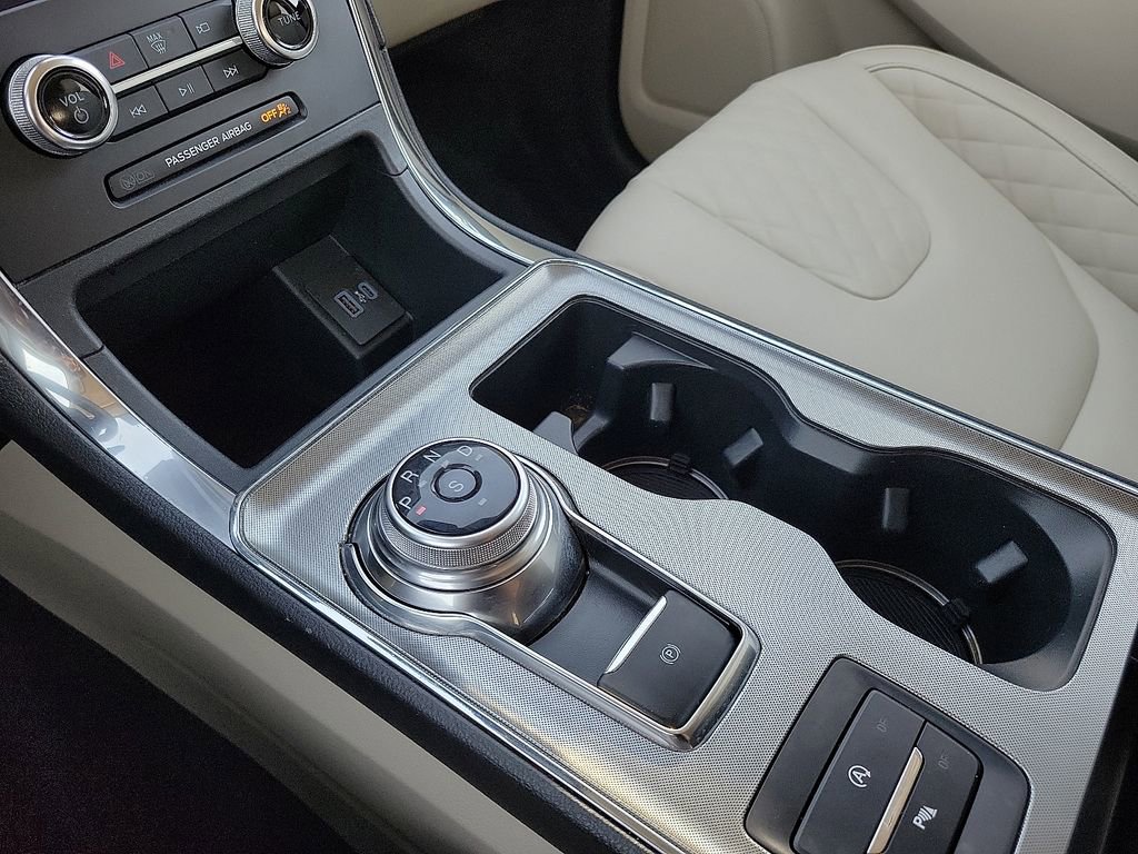 Used 2024 Ford Edge Titanium image 25