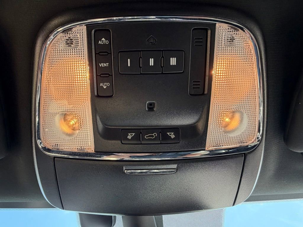 Used 2019 Dodge Durango R/T w/ Technology Group image 32