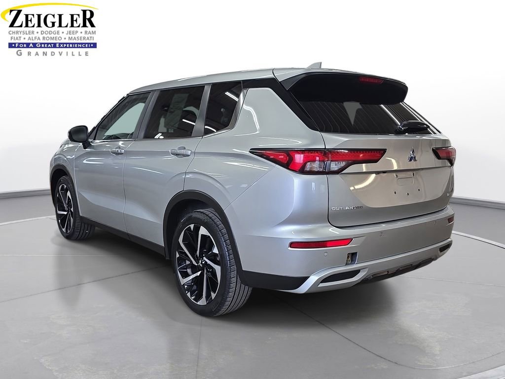Used 2024 Mitsubishi Outlander SE AWD/4WD image 7