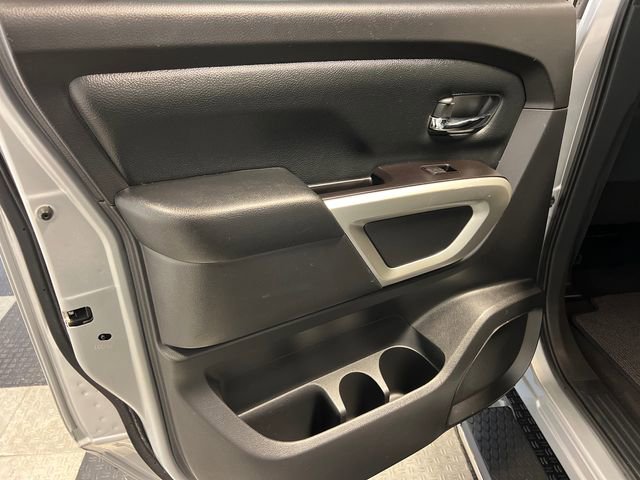 Used 2019 Nissan Titan SV image 17