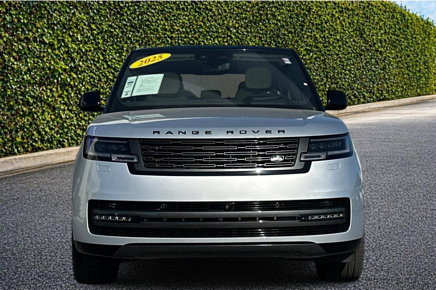 Used 2025 Land Rover Range Rover SE AWD/4WD image 9