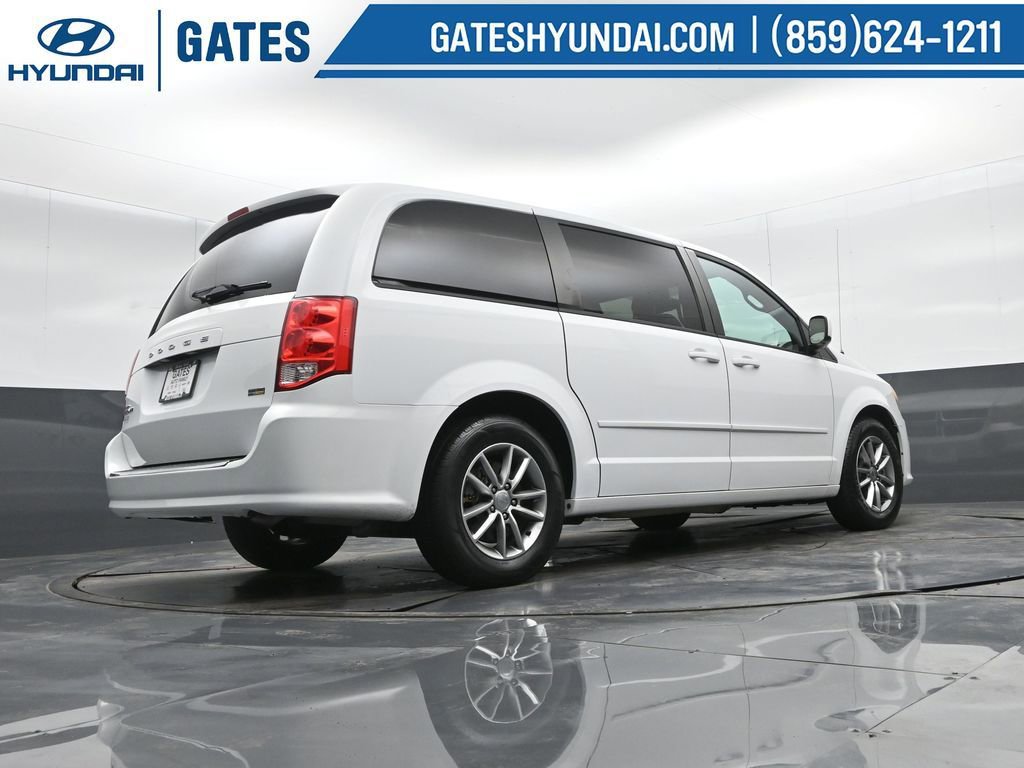 Used 2016 Dodge Grand Caravan SE image 38