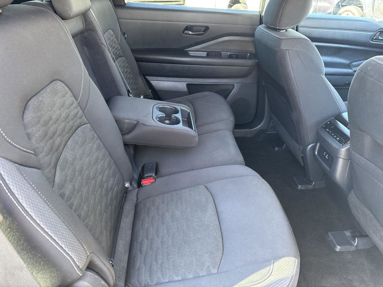 Used 2025 Nissan Pathfinder SV image 25