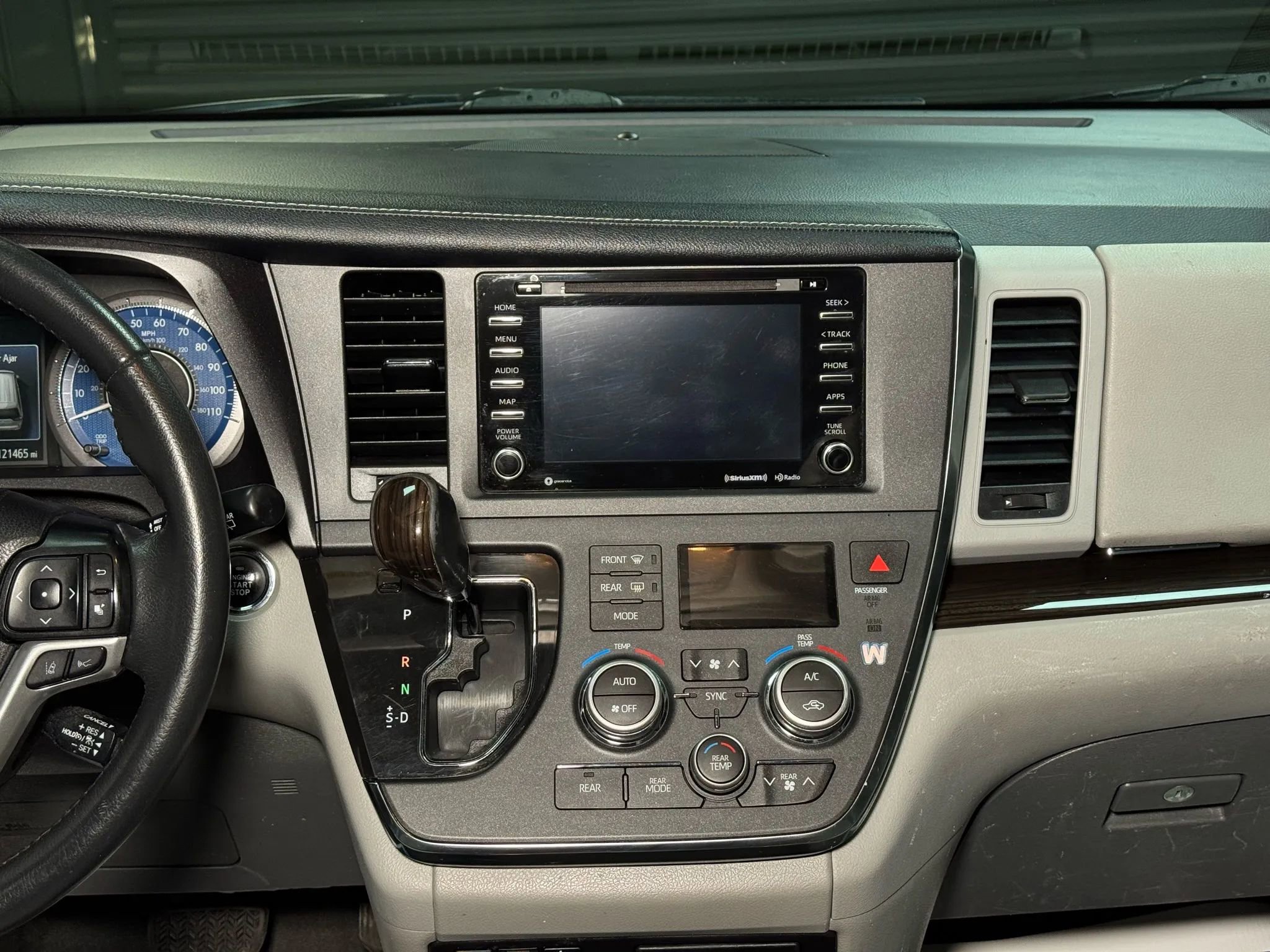 Used 2019 Toyota Sienna XLE FWD image 27