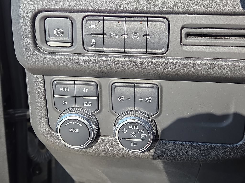 Used 2023 GMC Yukon SLE AWD/4WD image 21