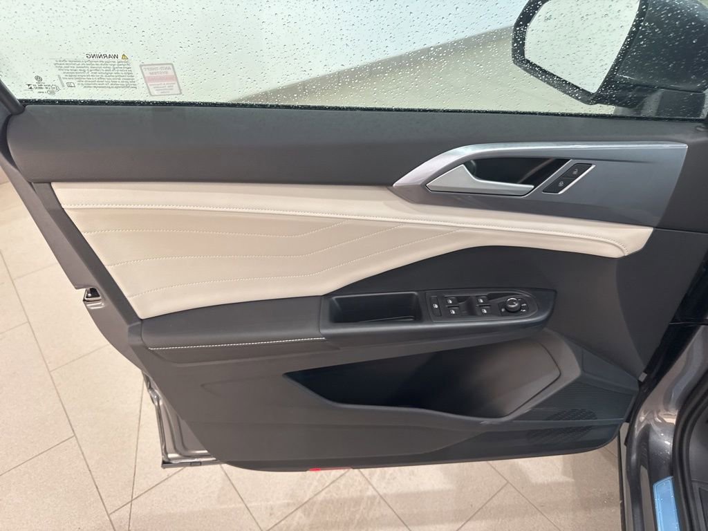 New 2025 Volkswagen Taos SEL image 10