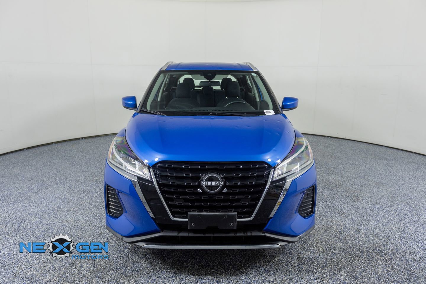 Used 2022 Nissan Kicks SV image 2