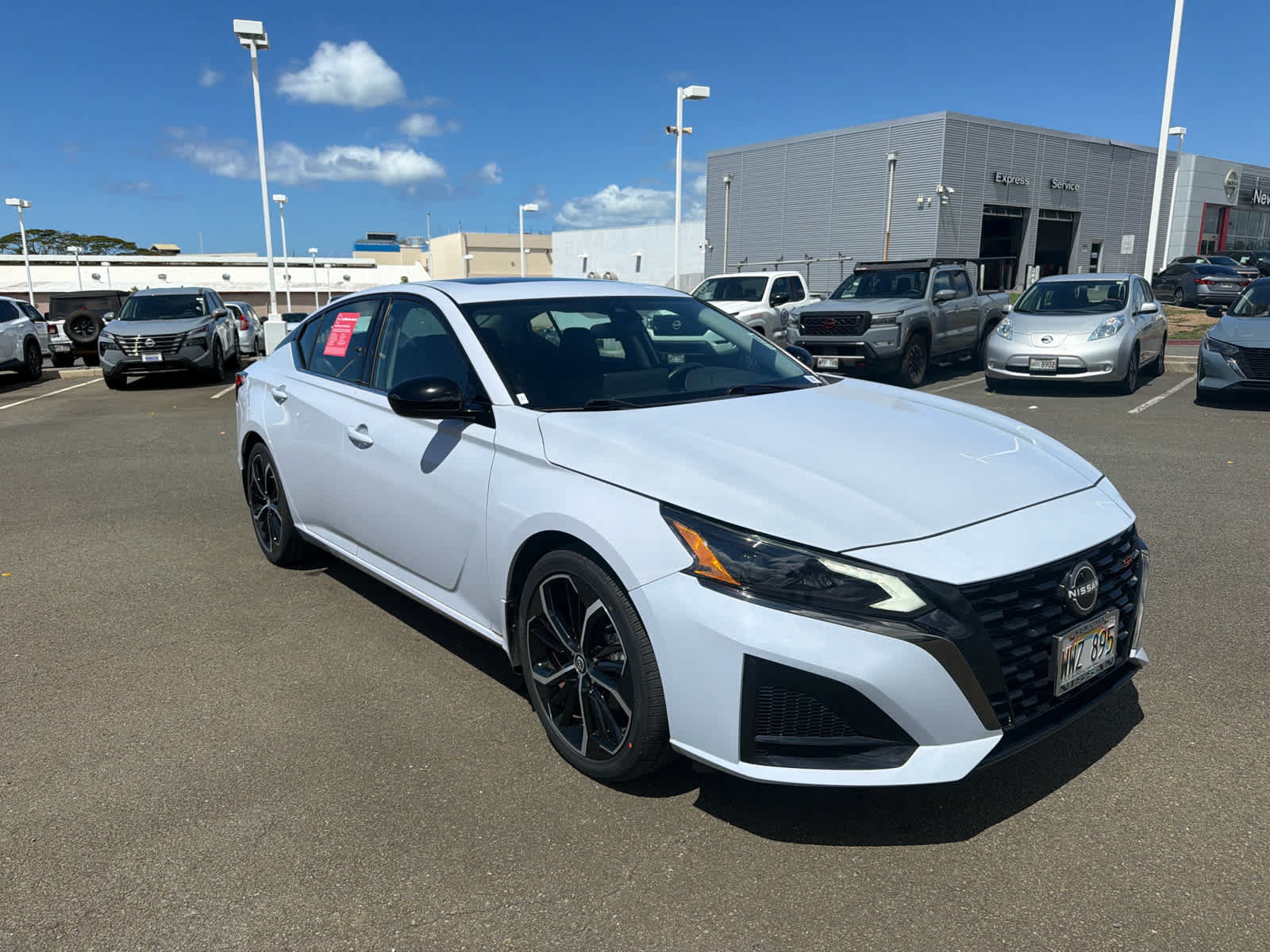 Used 2023 Nissan Altima 2.5 SR w/ SR Premium Package FWD image 2