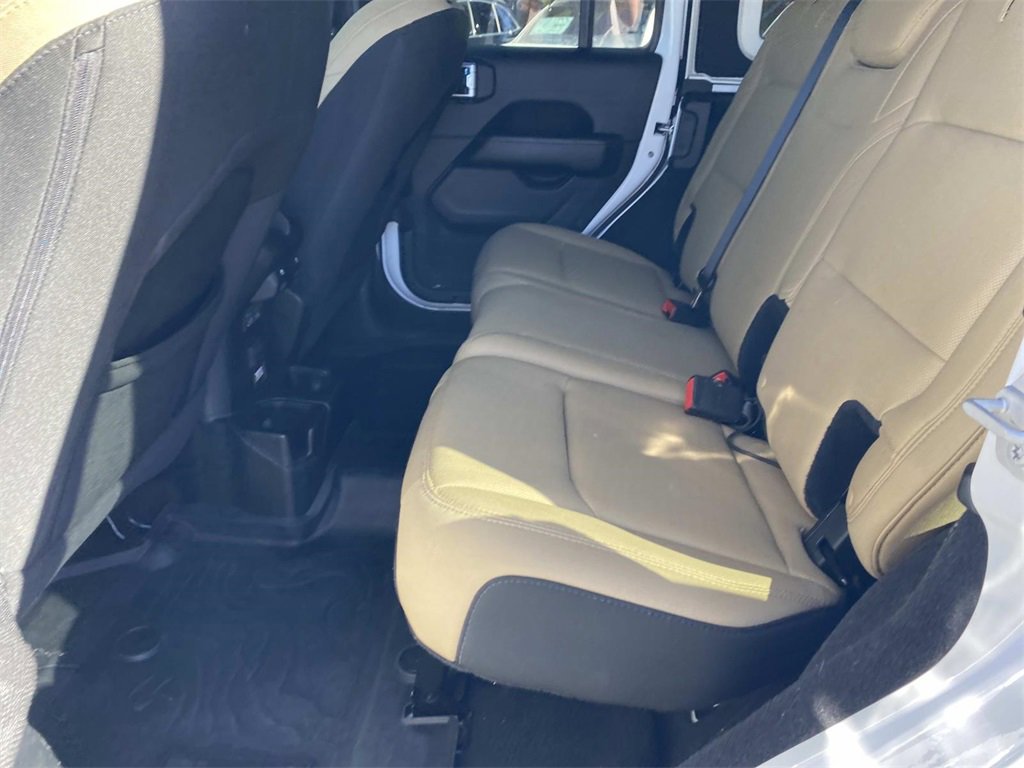 Used 2018 Jeep Wrangler Unlimited Sahara image 24