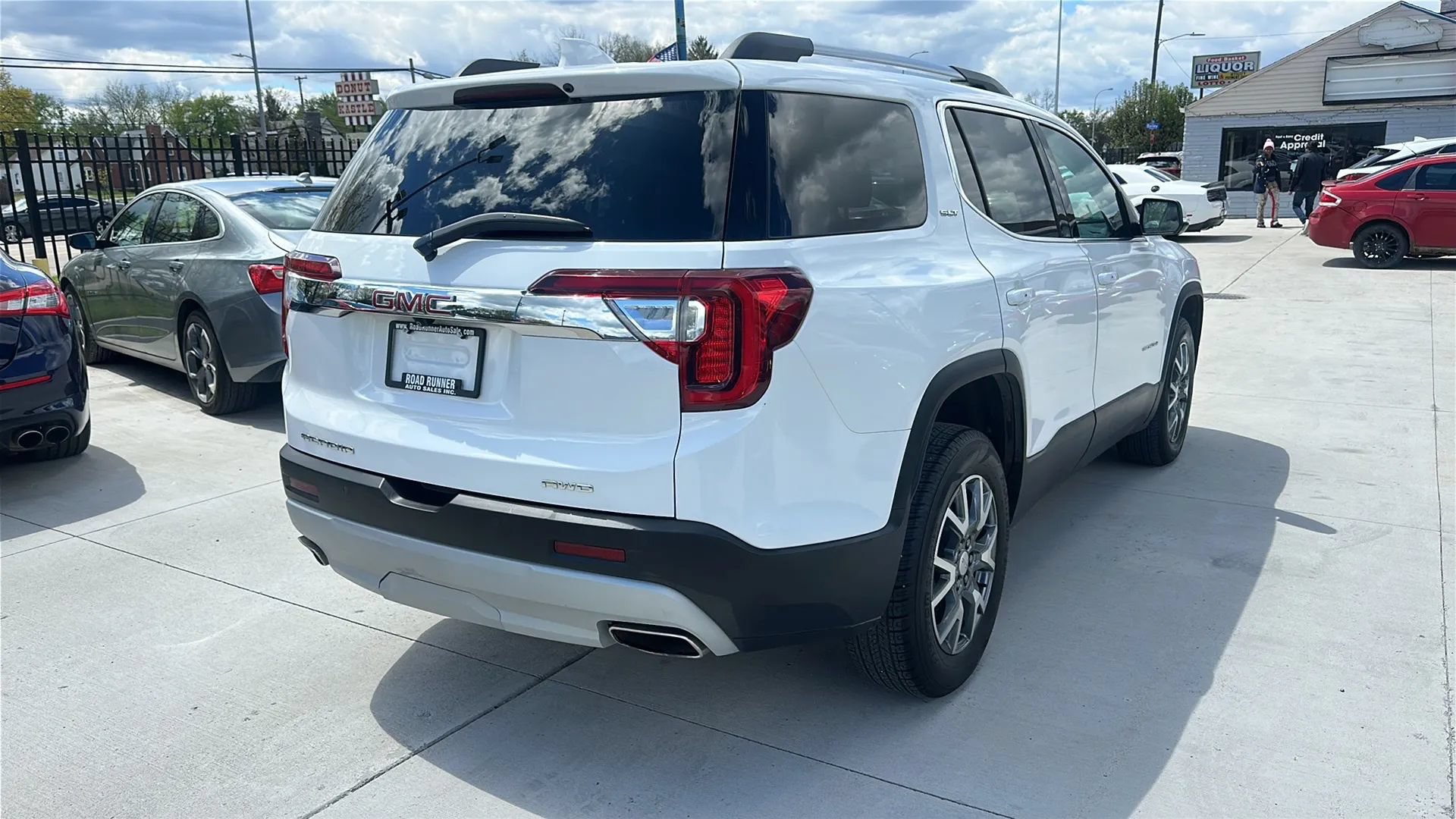 Used 2022 GMC Acadia SLT w/ Preferred Package AWD/4WD image 5