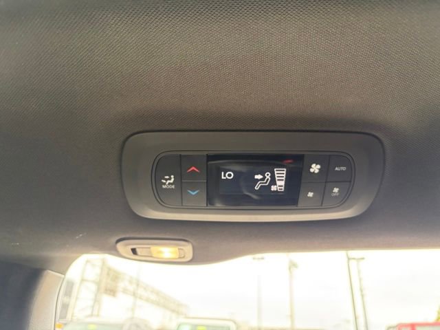 Used 2022 Chrysler Pacifica Limited w/ Uconnect Theater Family Group FWD image 28