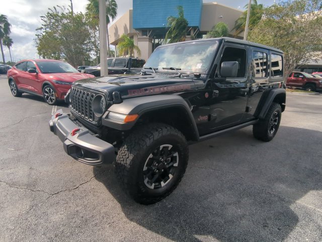 Used 2025 Jeep Wrangler Unlimited Rubicon w/ Convenience Group AWD/4WD image 8