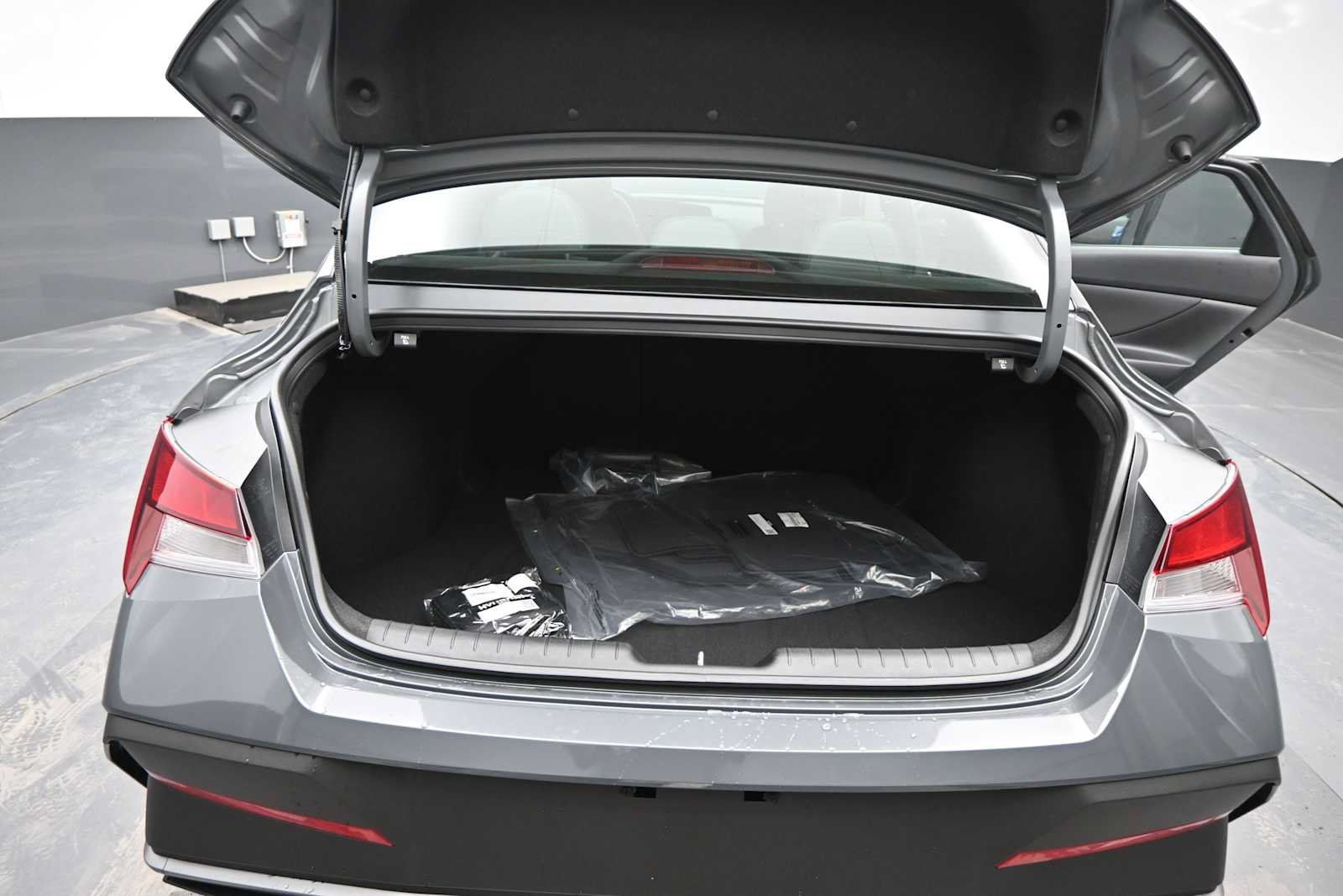 New 2026 Hyundai Elantra SEL Sport FWD image 14