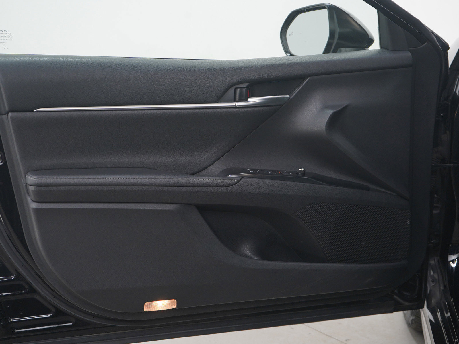 Used 2020 Toyota Camry XSE image 19