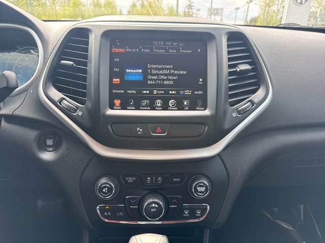 Used 2018 Jeep Cherokee Latitude Plus w/ Cold Weather Group image 24