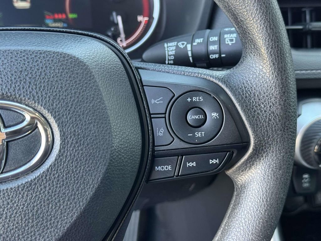Used 2024 Toyota RAV4 XLE AWD/4WD image 12