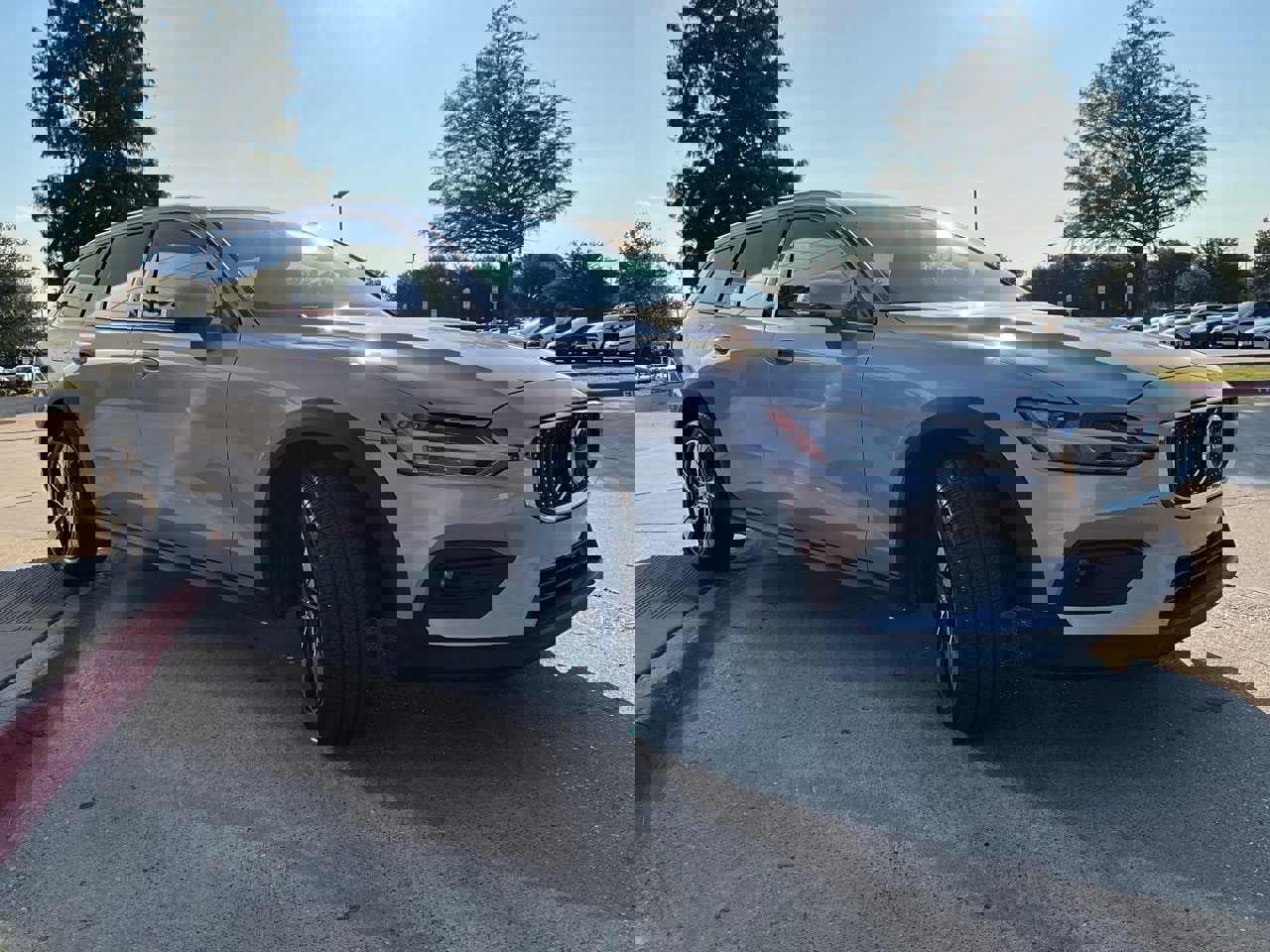 Used 2025 Volvo V60 B5 Cross Country Plus image 5